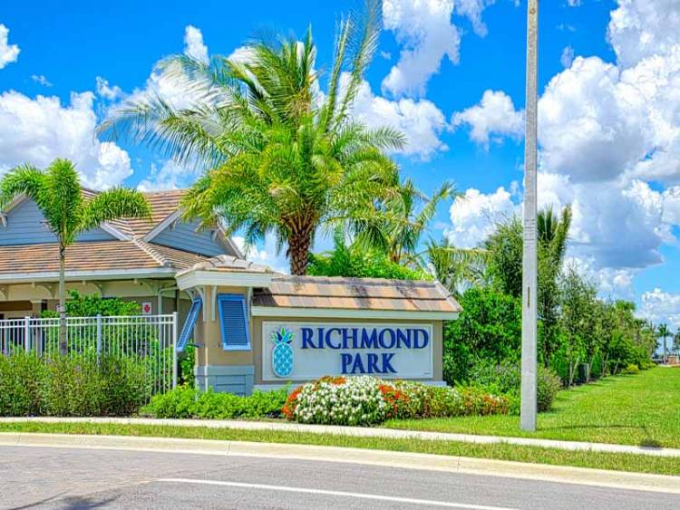 Condo living at Richmond Park in Naples FL